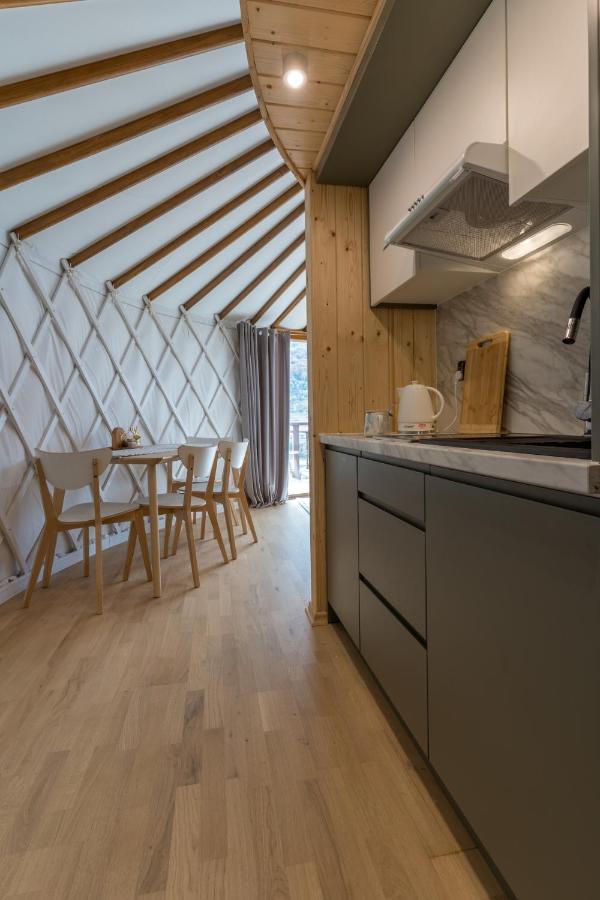 Gorski Glamping - Caloroczne Jurty Z Widokiem Tylmanowa Exterior photo