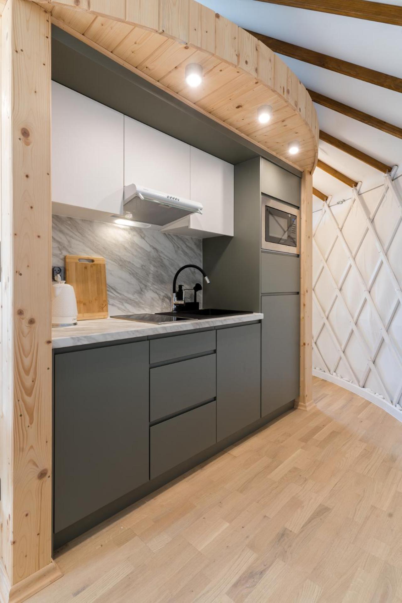 Gorski Glamping - Caloroczne Jurty Z Widokiem Tylmanowa Exterior photo