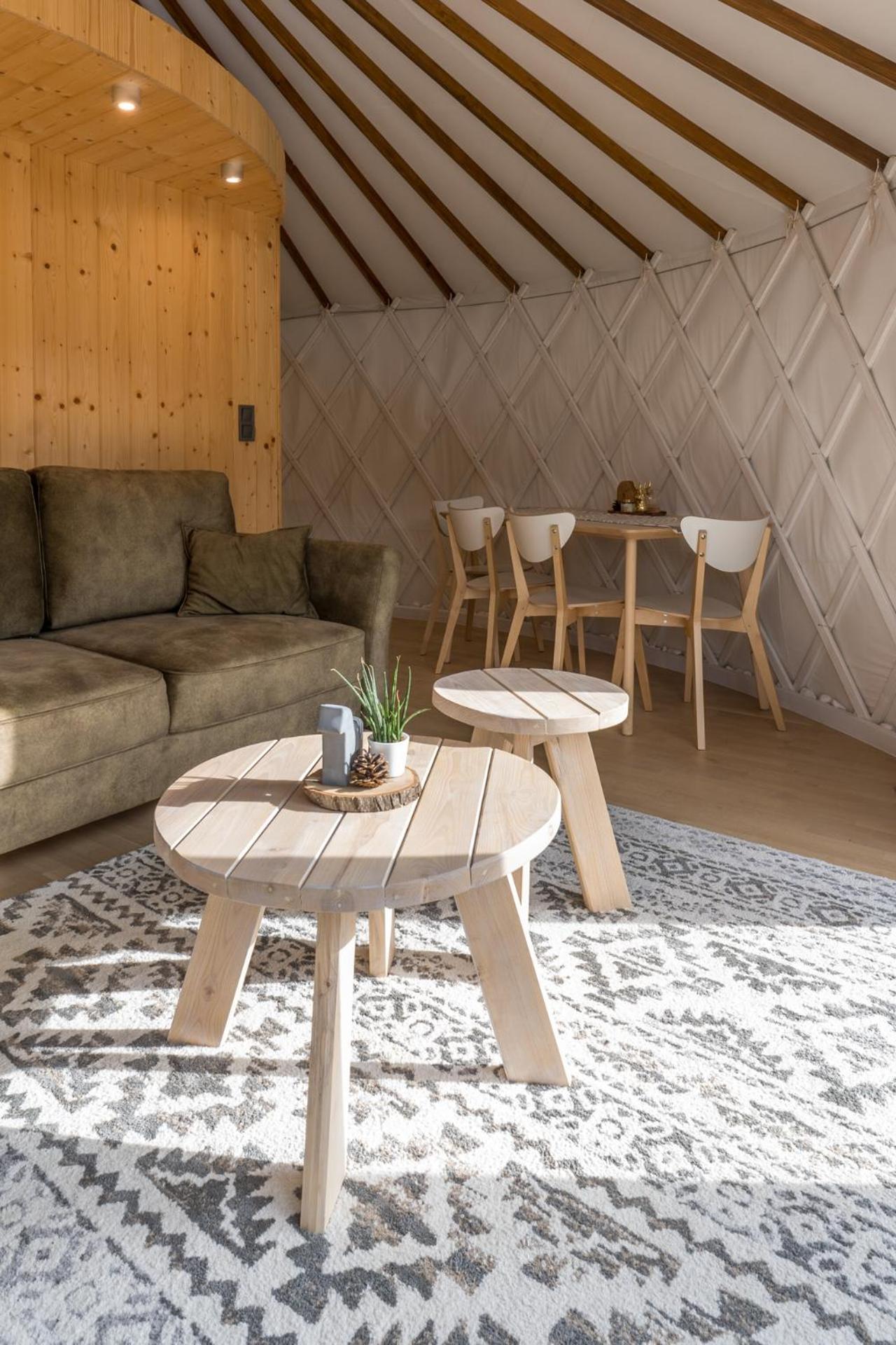 Gorski Glamping - Caloroczne Jurty Z Widokiem Tylmanowa Exterior photo