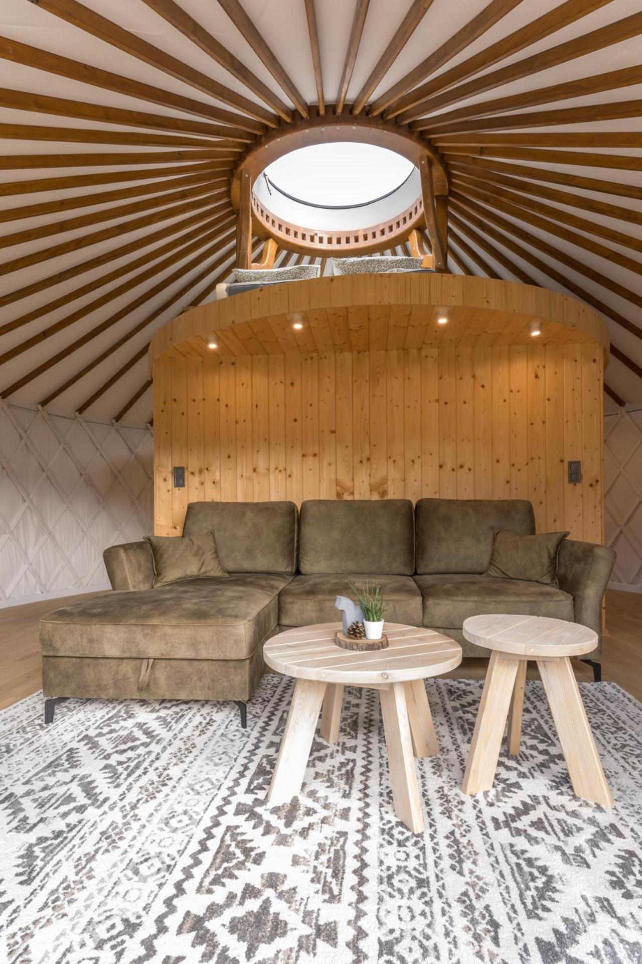 Gorski Glamping - Caloroczne Jurty Z Widokiem Tylmanowa Exterior photo